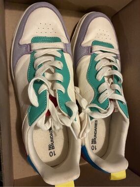 No Boundaries Women's White Teal Lavender Accent Sneakers